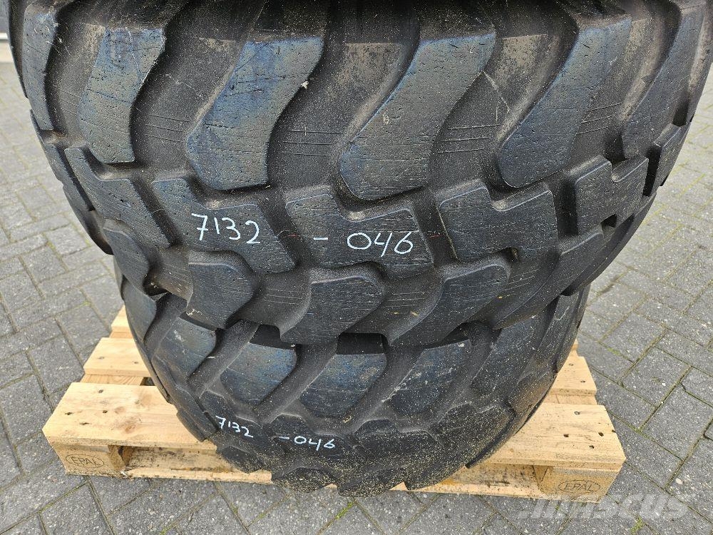 Schaeff SKL834-Firestone 405/70R18-Tire/Reifen/Band Pneumatiky, kola a ráfky