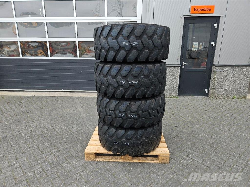 Schaeff SKL834-Firestone 405/70R18-Tire/Reifen/Band Pneumatiky, kola a ráfky