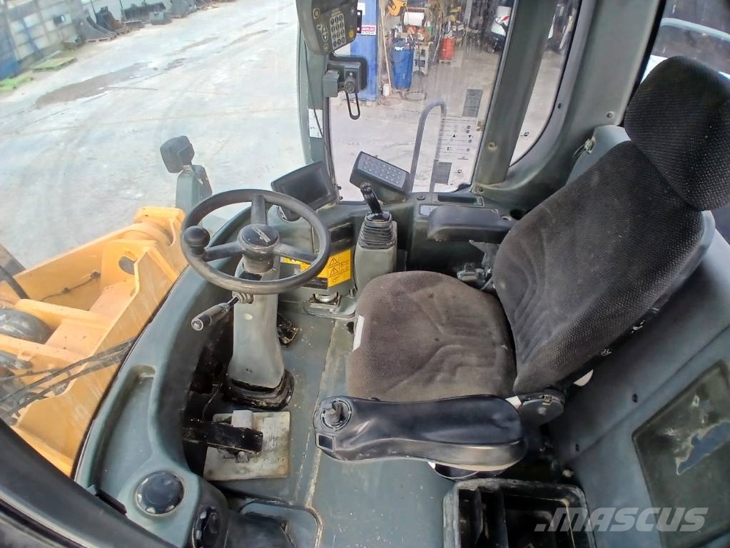 Liebherr L 566 Wielladers