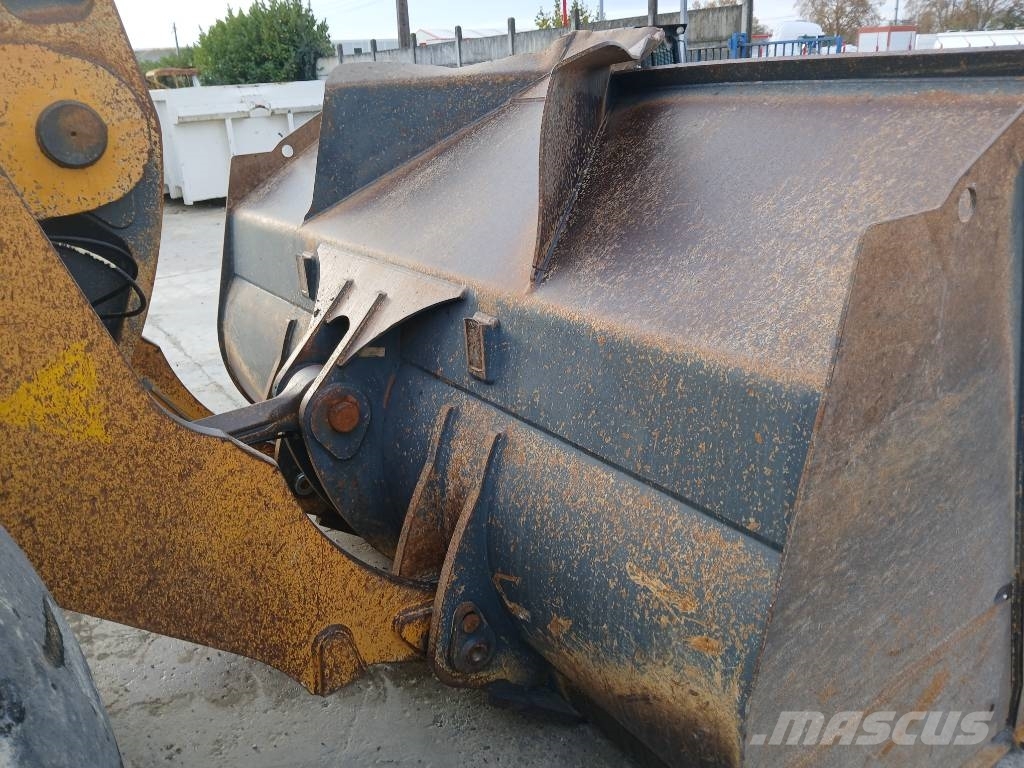Liebherr L 566 Wielladers