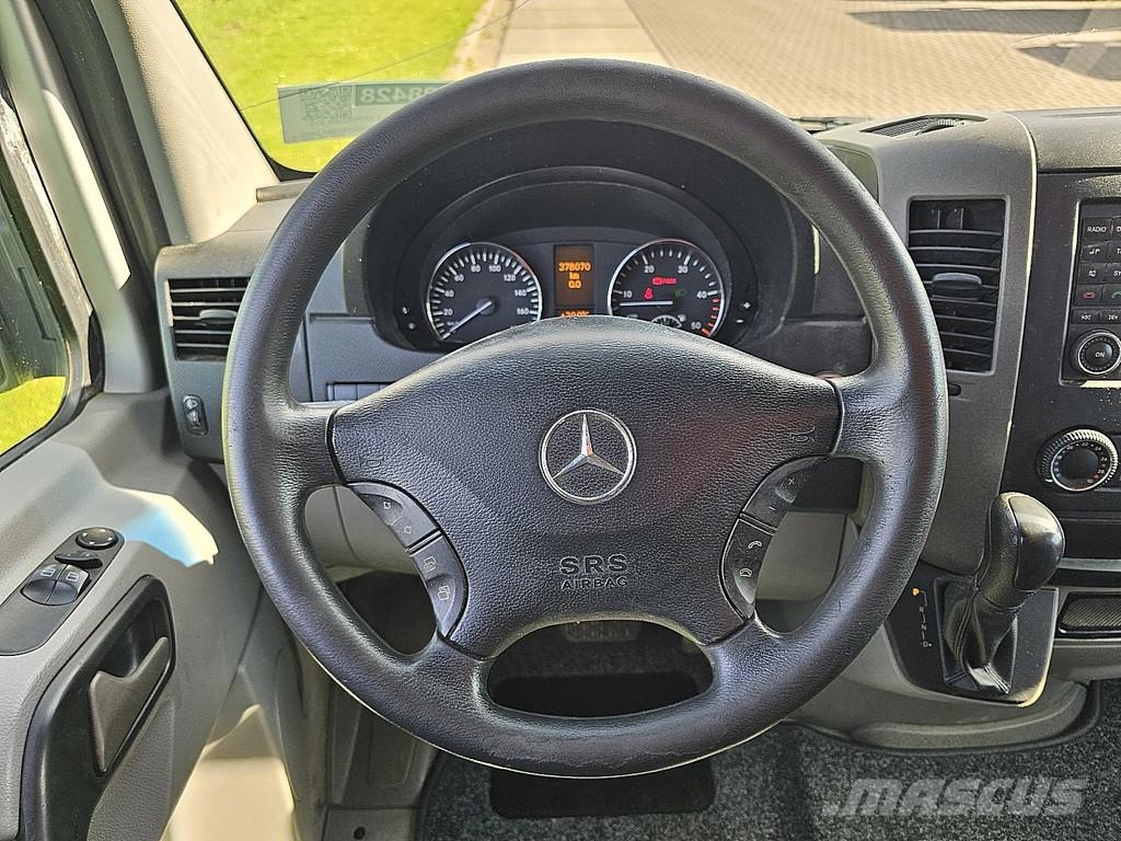 Mercedes-Benz Sprinter 319 V6 3.0ltr ac aut شاحنة مقفلة