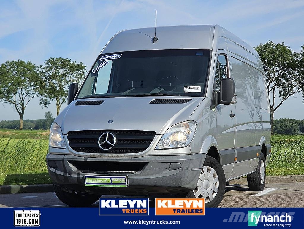 Mercedes-Benz Sprinter 319 V6 3.0ltr ac aut شاحنة مقفلة