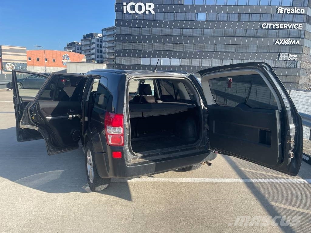 Suzuki Grand Vitara Всюдиходи