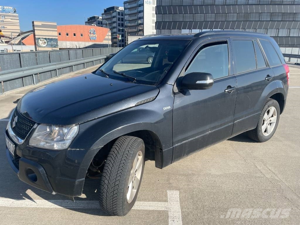 Suzuki Grand Vitara Всюдиходи