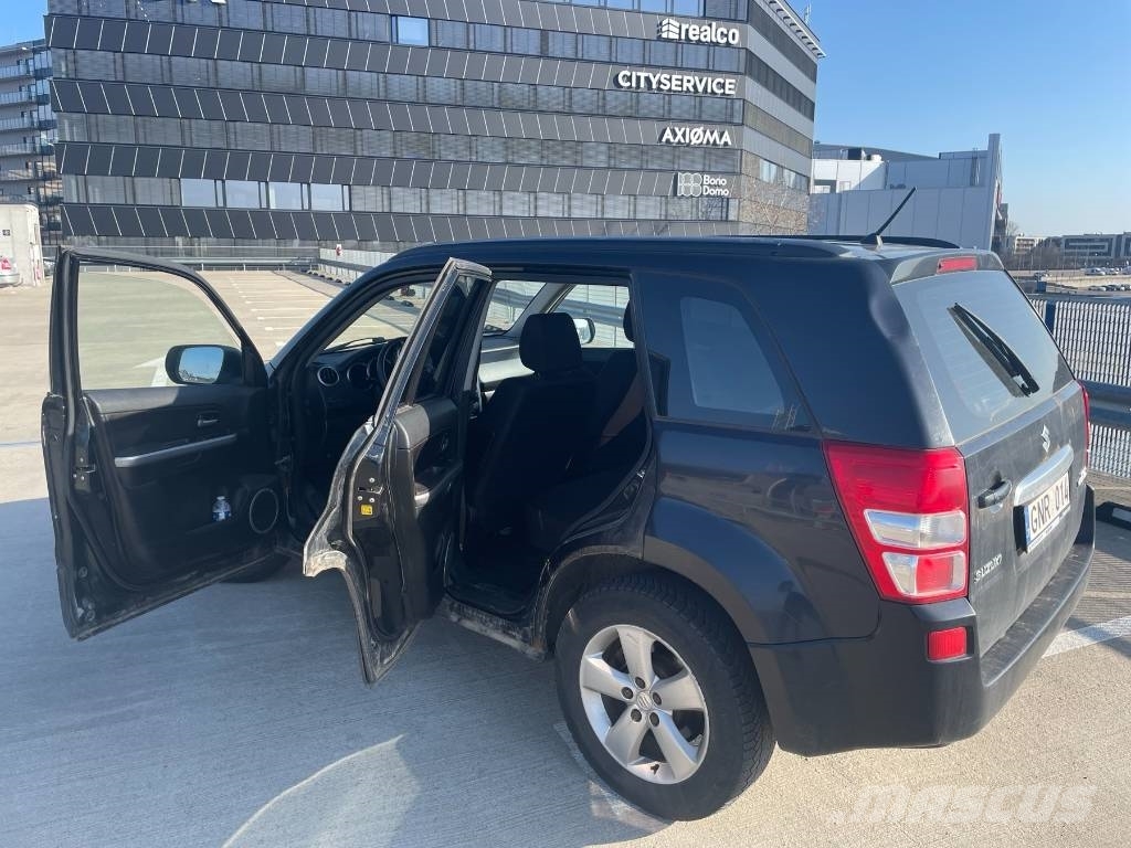 Suzuki Grand Vitara Всюдиходи