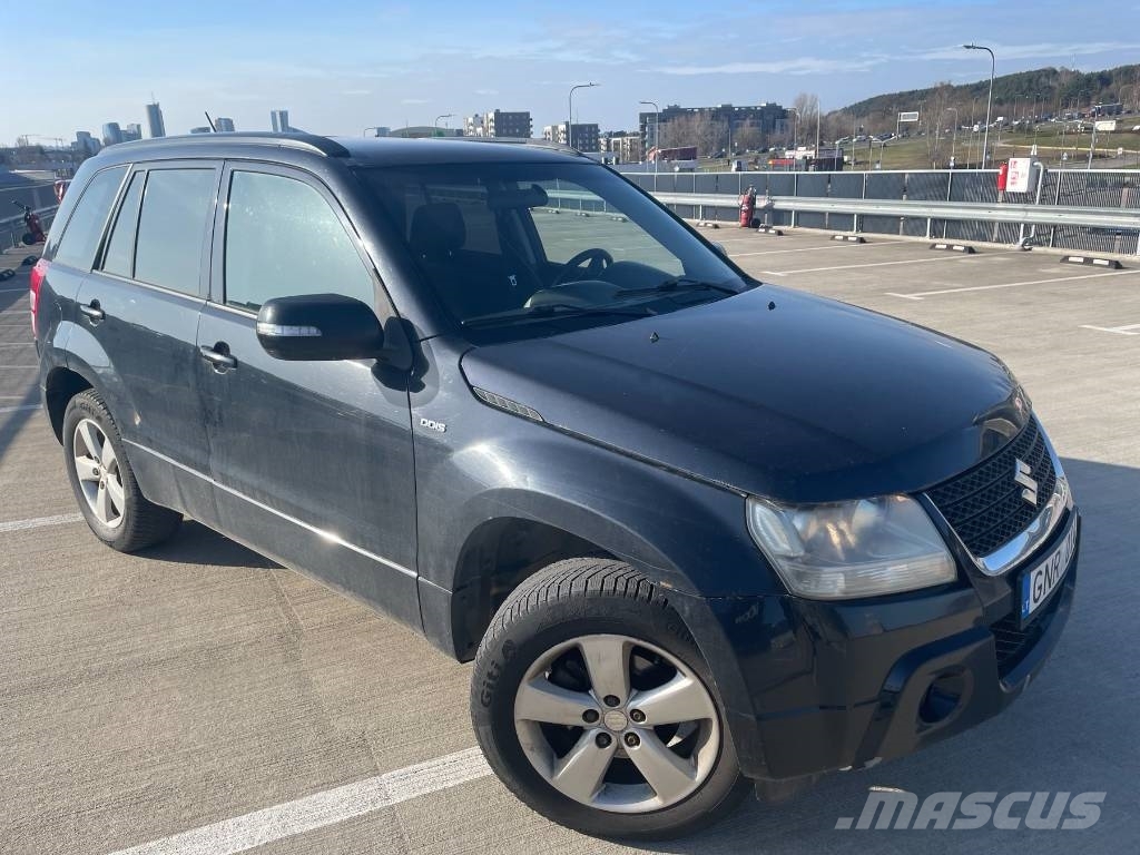 Suzuki Grand Vitara Всюдиходи