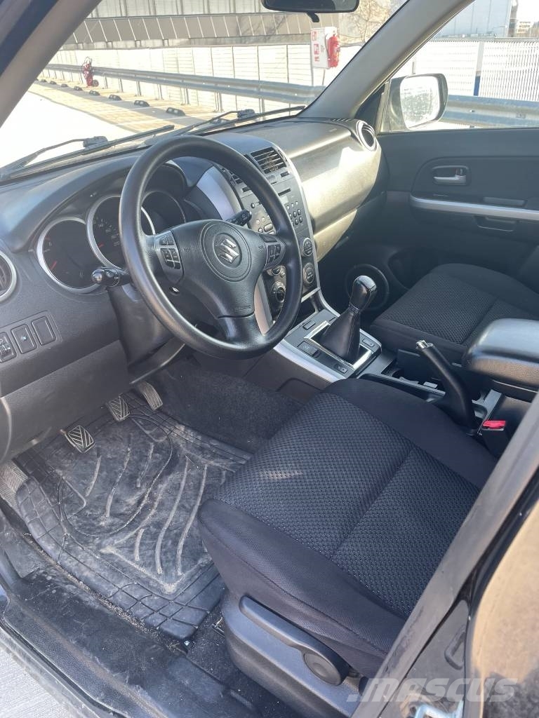 Suzuki Grand Vitara Всюдиходи