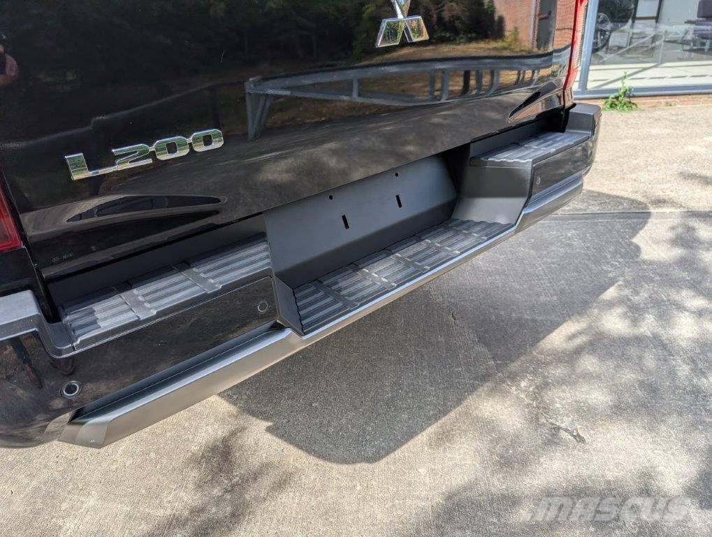Mitsubishi L 200 Пикапи