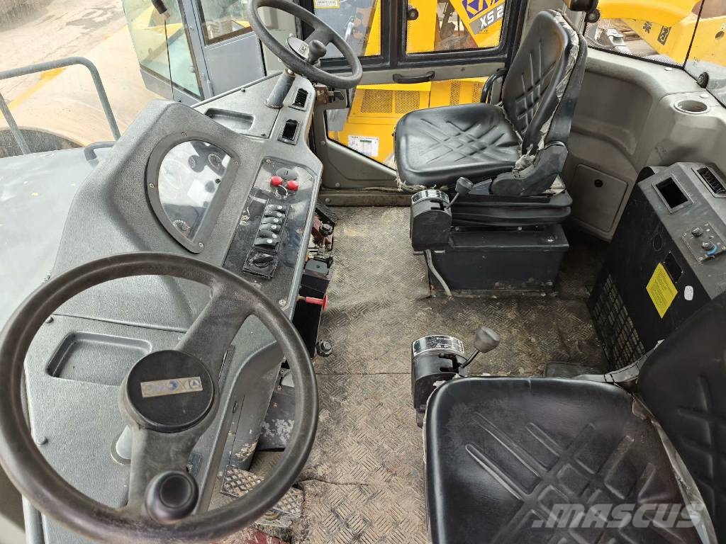XCMG XP 303 Gumeni valjci na točkovima