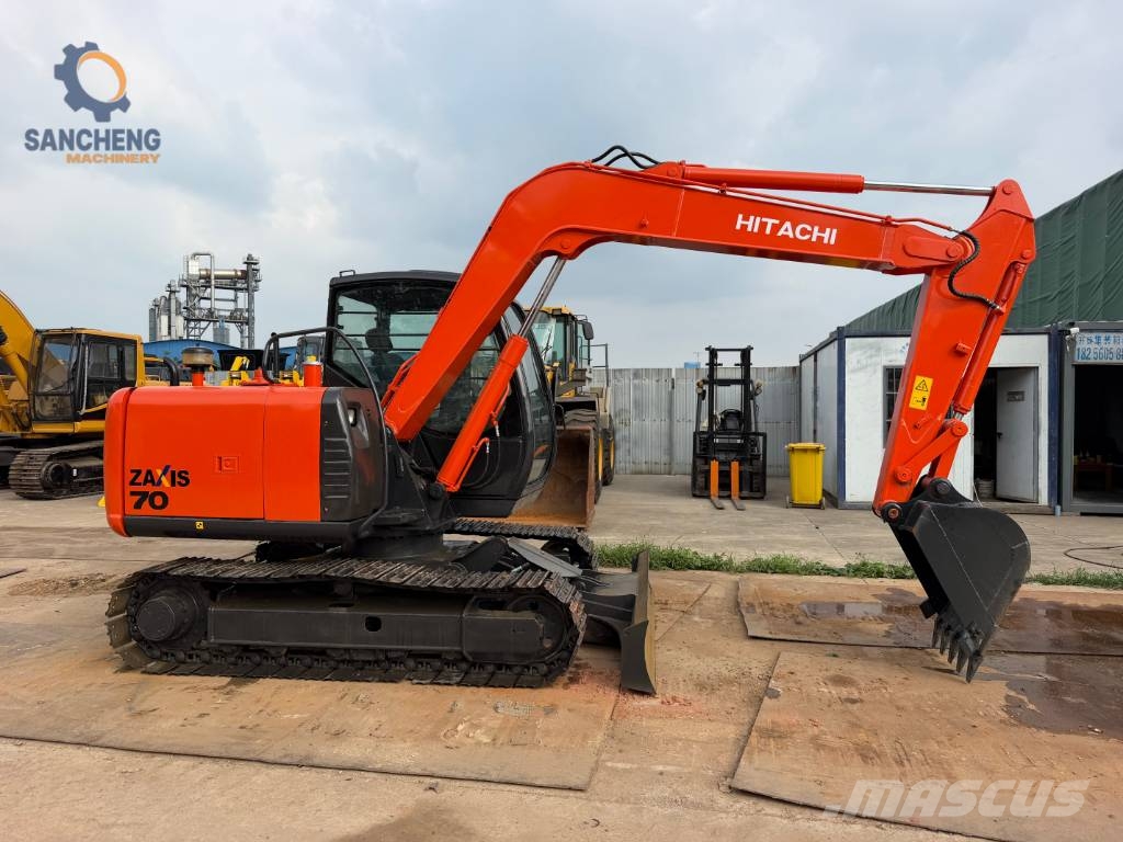 Hitachi ZX70 中型挖掘机
