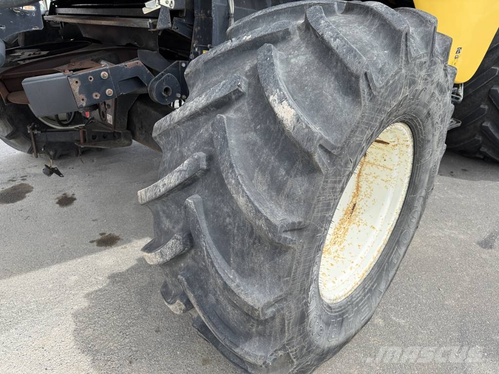New Holland Combine CR 980 Mašine za stočnu hranu sa sopstvenim pogonom