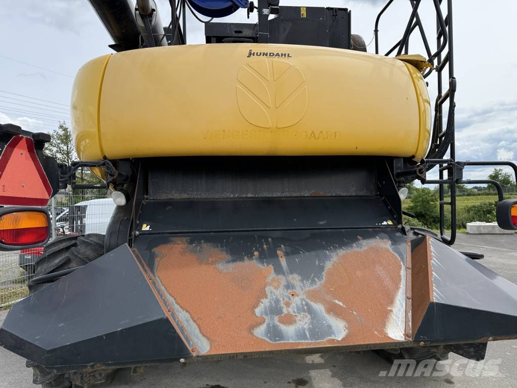 New Holland Combine CR 980 Mašine za stočnu hranu sa sopstvenim pogonom