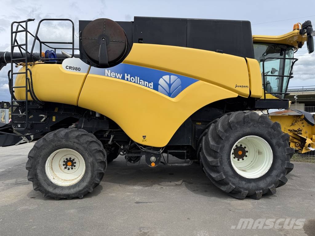 New Holland Combine CR 980 Mašine za stočnu hranu sa sopstvenim pogonom