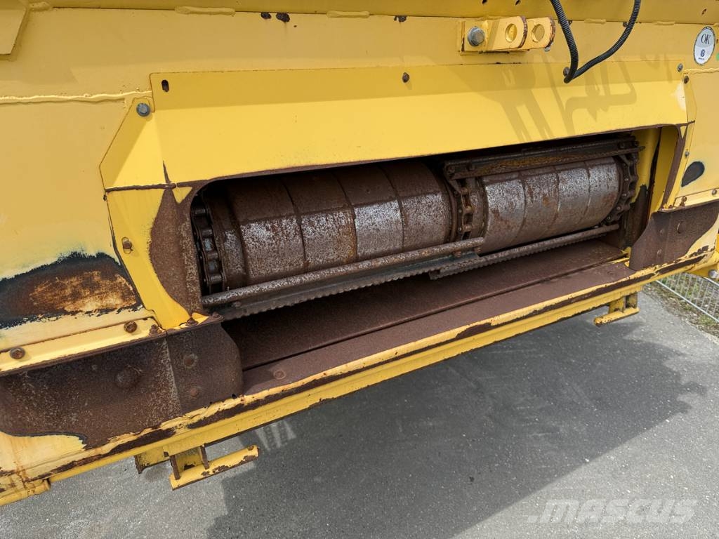 New Holland Combine CR 980 Mašine za stočnu hranu sa sopstvenim pogonom