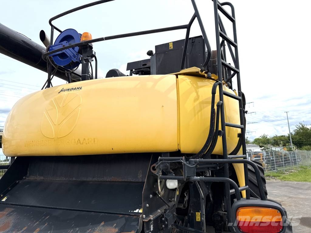 New Holland Combine CR 980 Mašine za stočnu hranu sa sopstvenim pogonom