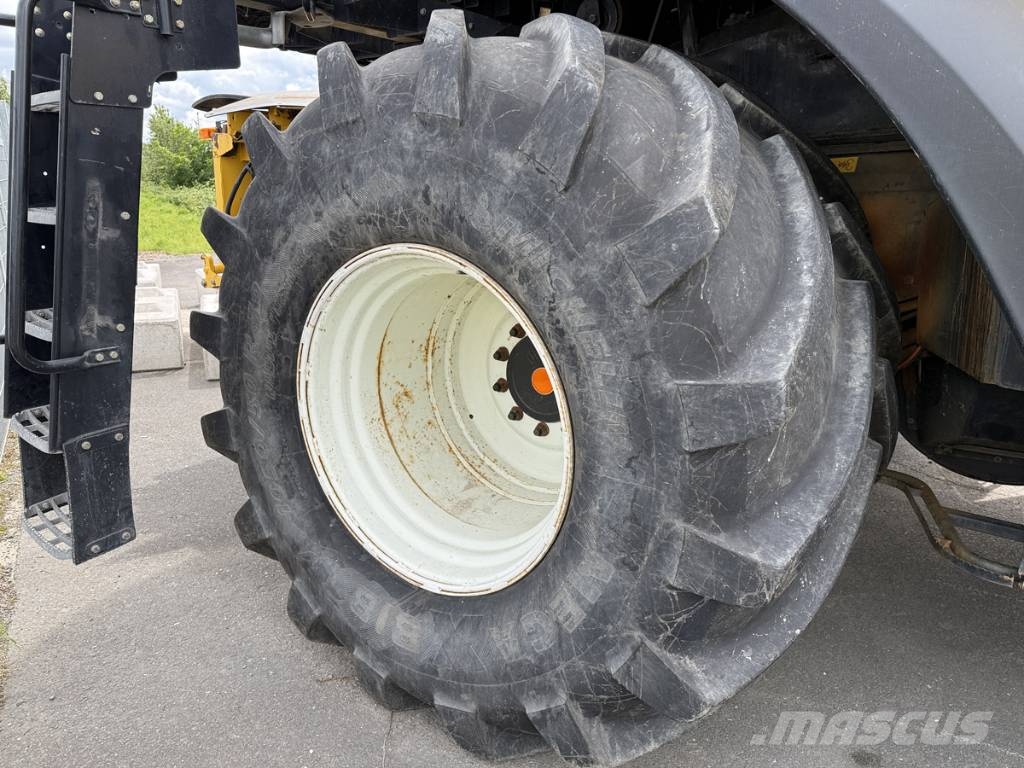 New Holland Combine CR 980 Mašine za stočnu hranu sa sopstvenim pogonom