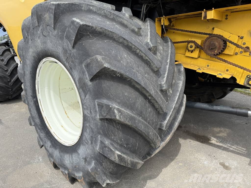 New Holland Combine CR 980 Mašine za stočnu hranu sa sopstvenim pogonom