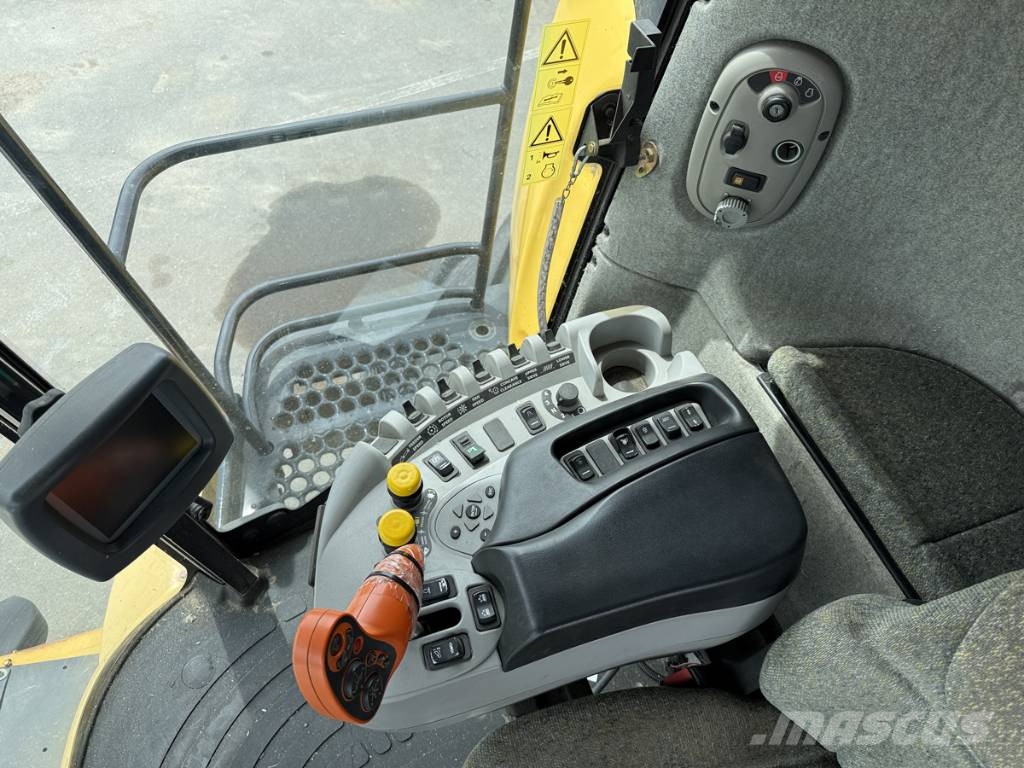 New Holland Combine CR 980 Mašine za stočnu hranu sa sopstvenim pogonom