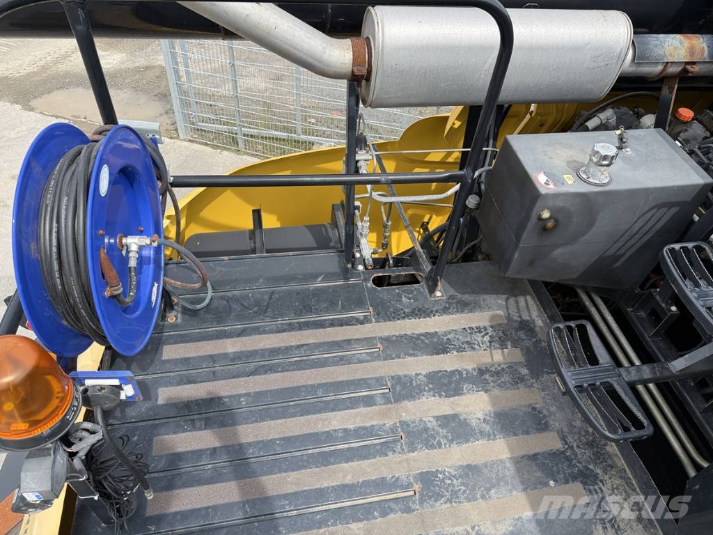 New Holland Combine CR 980 Mašine za stočnu hranu sa sopstvenim pogonom