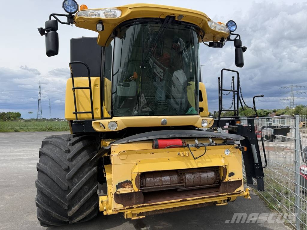 New Holland Combine CR 980 Mašine za stočnu hranu sa sopstvenim pogonom