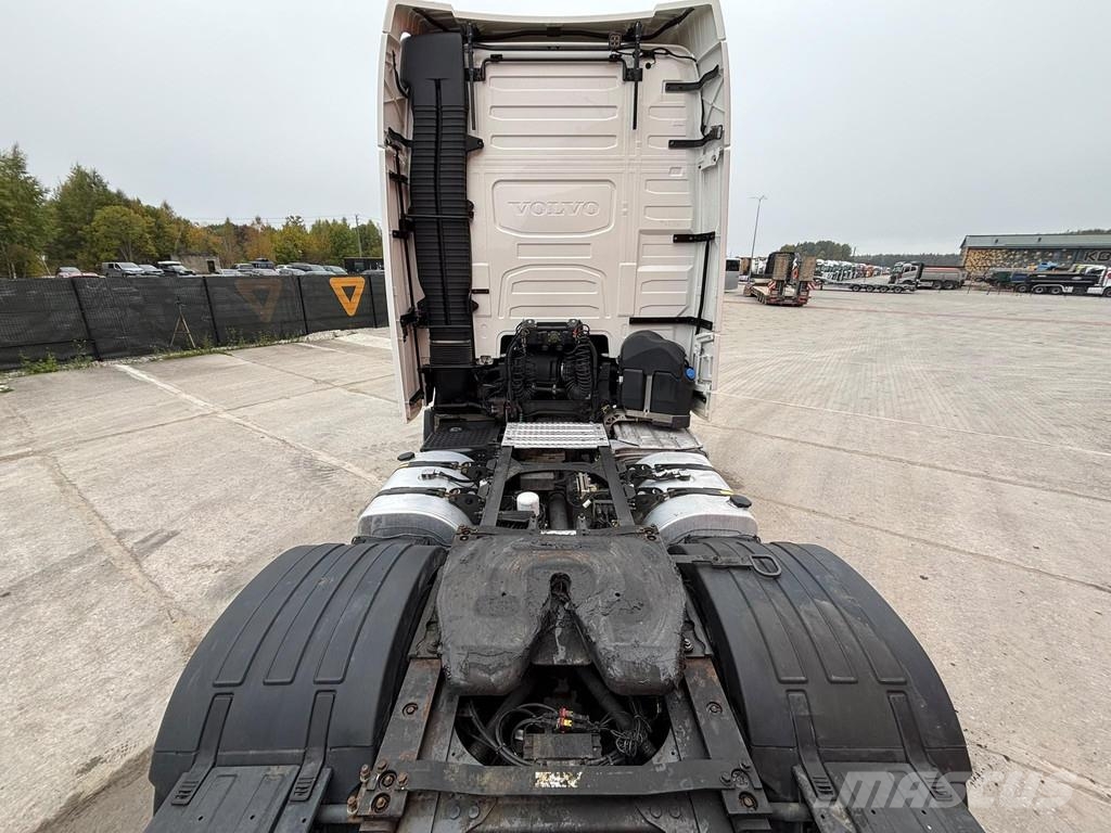 Volvo FH 500 6x2 GLOBE XL / RETARDER / DOUBLE BOGIE Vilcēji