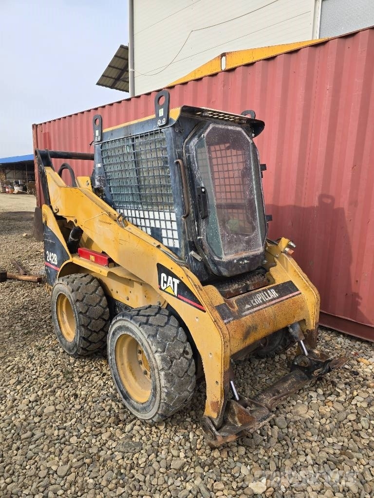 CAT 242 B Skid steer mini utovarivači