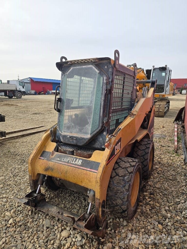CAT 242 B Skid steer mini utovarivači