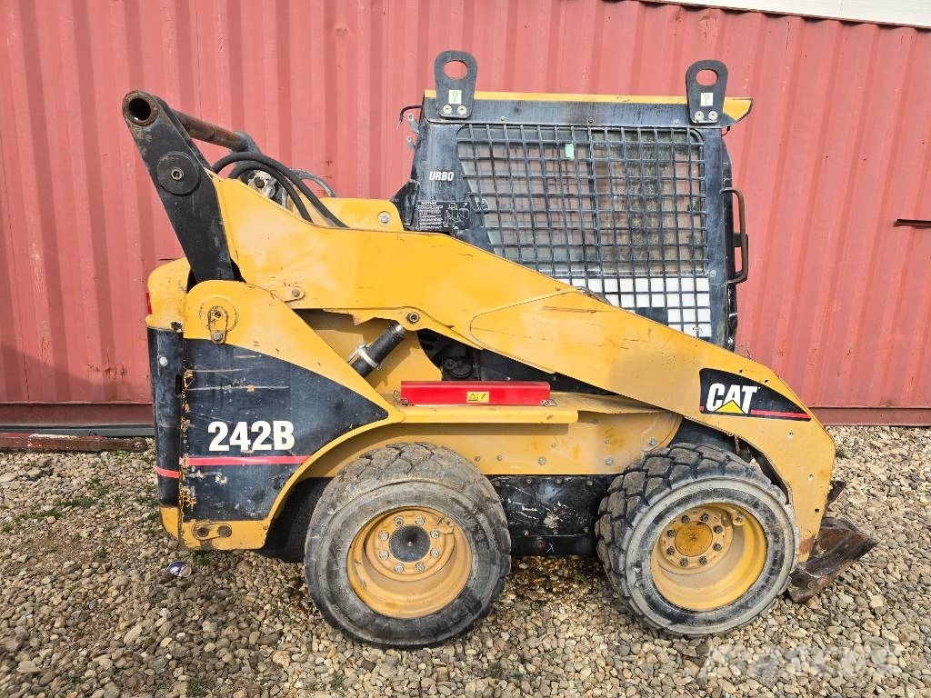 CAT 242 B Skid steer mini utovarivači