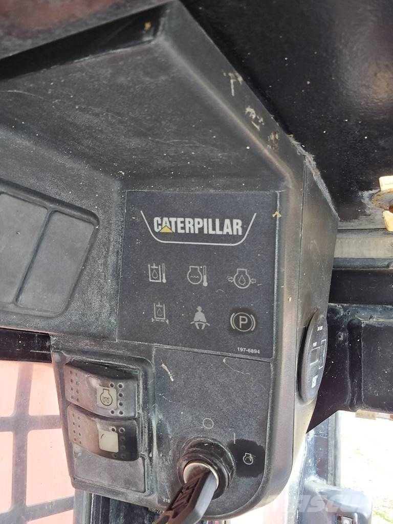 CAT 242 B Skid steer mini utovarivači