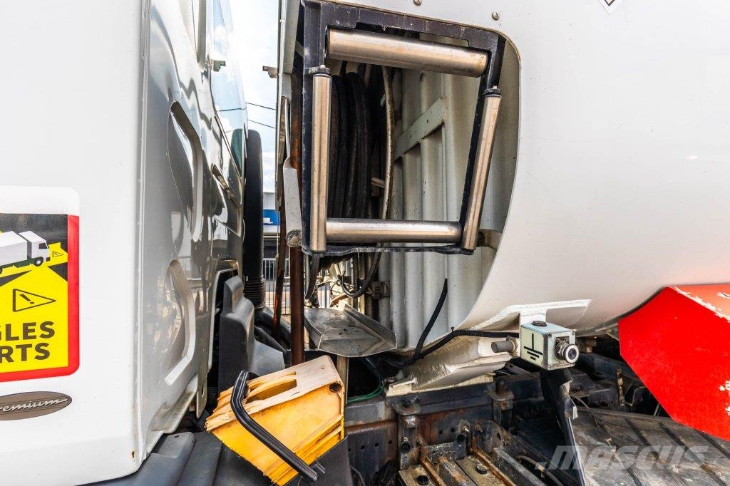 Renault PREMIUM 270 + MAGYAR 14000L+4COMP タンカートラック