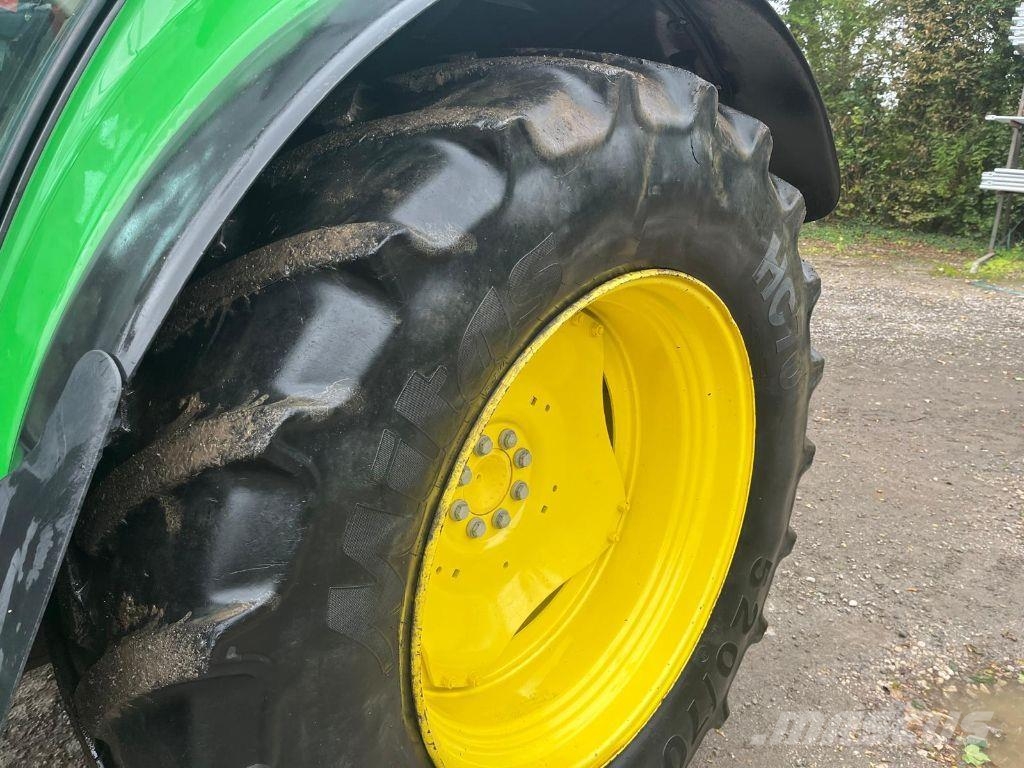 John Deere 6115M Traktori