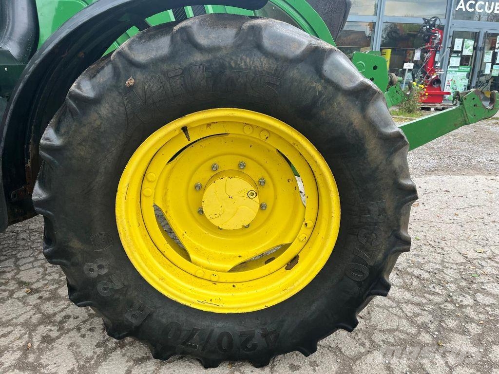 John Deere 6115M Traktori