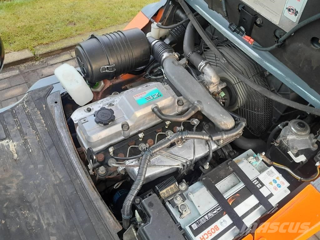 Toyota Tonero 25 柴油叉车