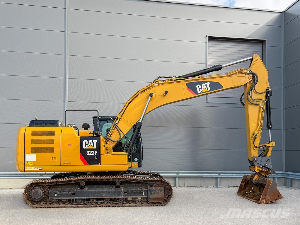 CAT 323F Bandgrävare