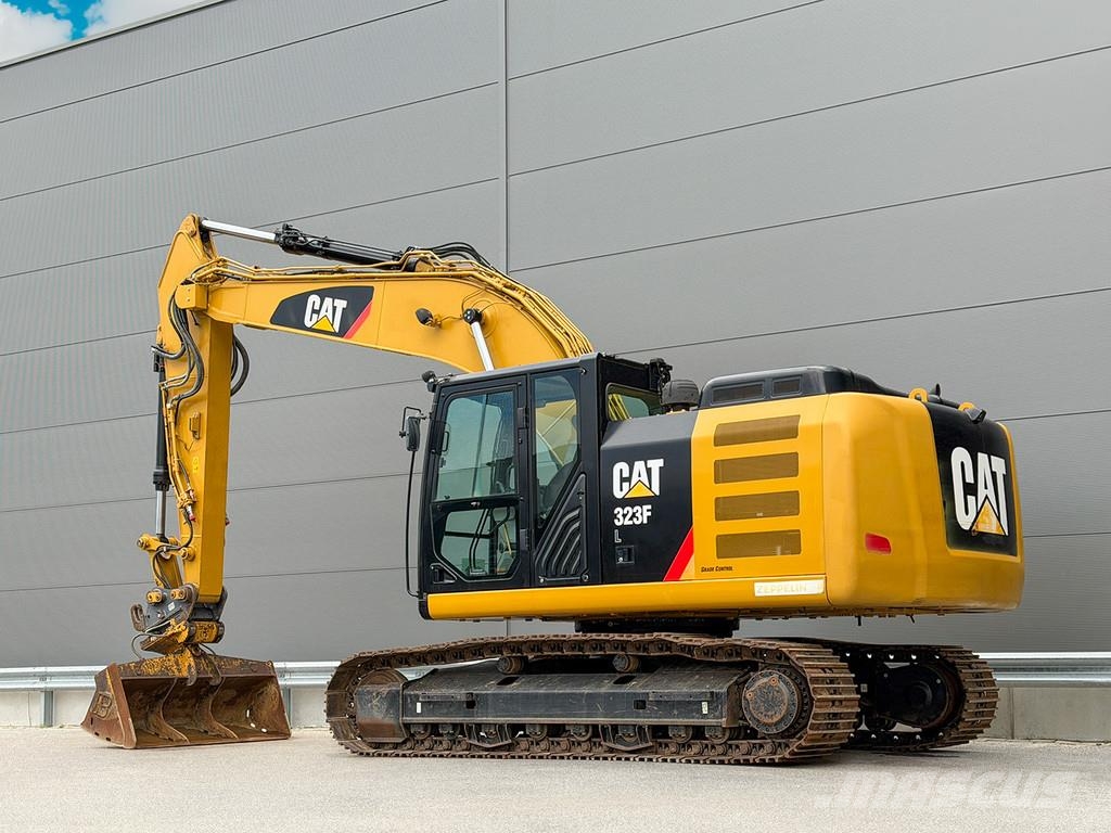 CAT 323F Bandgrävare