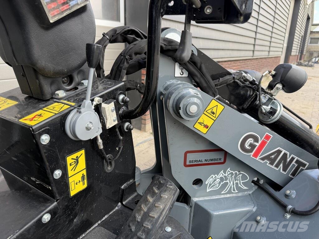 GiANT G1500 L X-tra minishovel DEMO 2026 €520 LEASE Kolesové nakladače