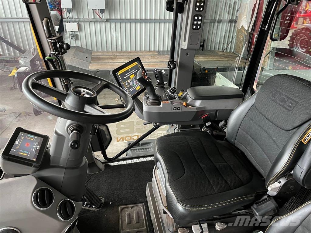 JCB Fastrac 8330 ICON Stage V Traktorid