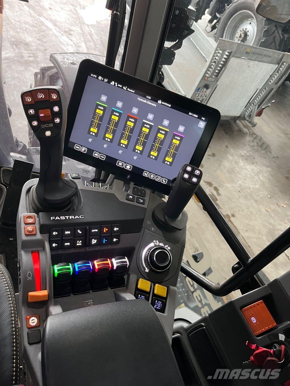 JCB Fastrac 8330 ICON Stage V Traktorid