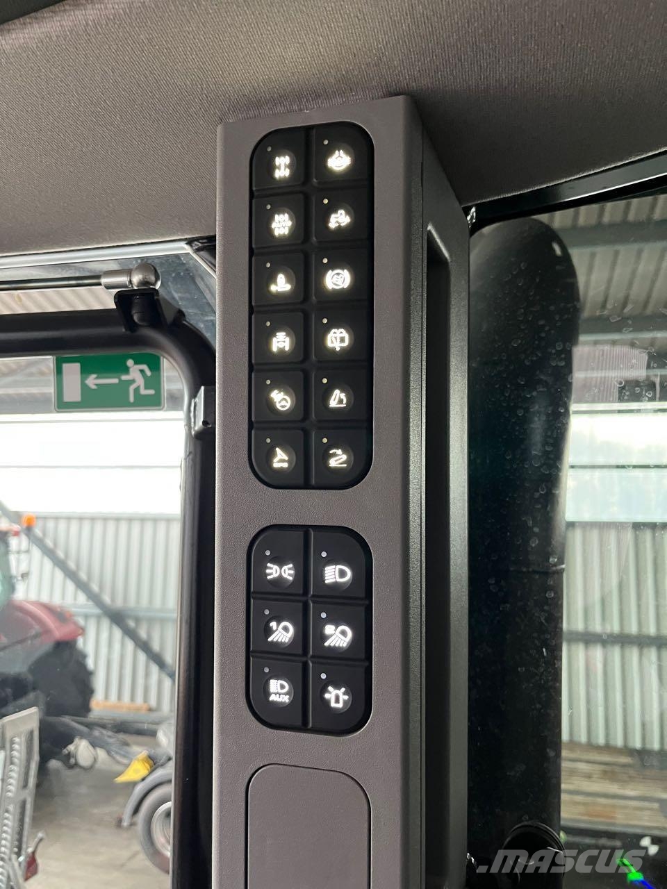 JCB Fastrac 8330 ICON Stage V Traktorid