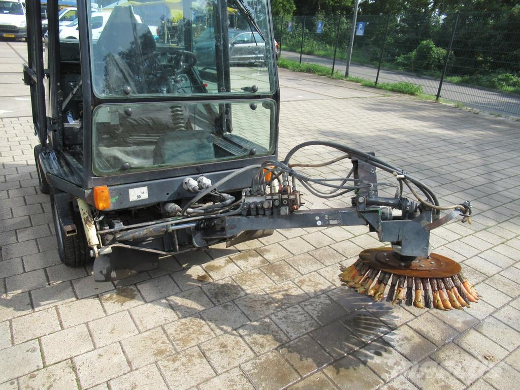 Roberine 1503 - 628 4WD Onkruidborstelmachine Balayeuse / Autolaveuse