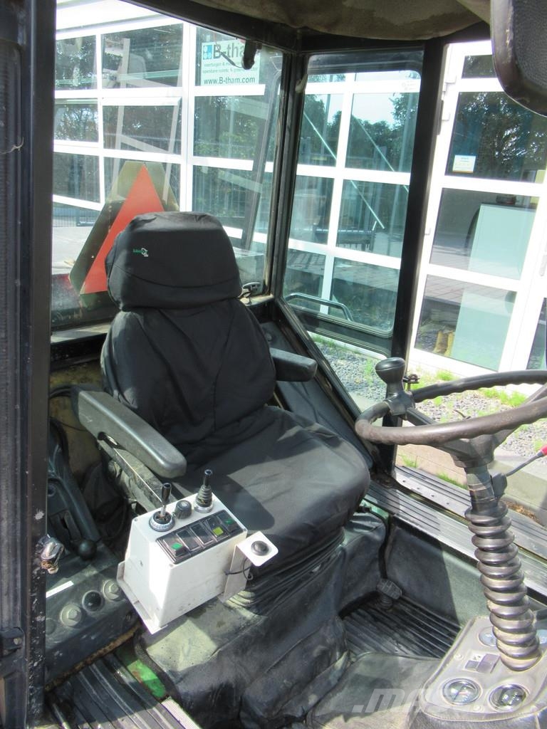 Roberine 1503 - 628 4WD Onkruidborstelmachine Balayeuse / Autolaveuse