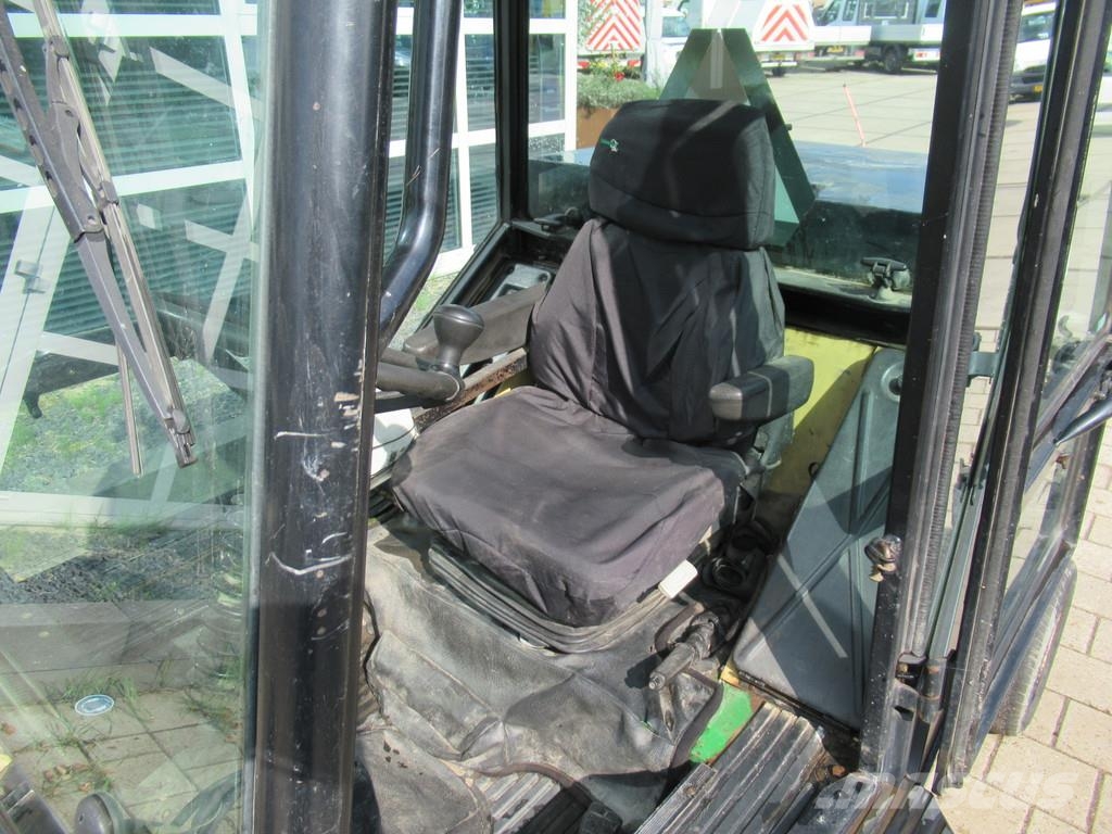 Roberine 1503 - 628 4WD Onkruidborstelmachine Balayeuse / Autolaveuse