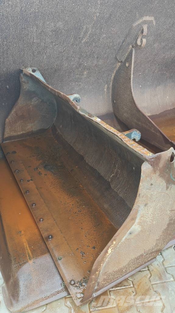 Komatsu WA 100 M-6 輪胎式裝載機