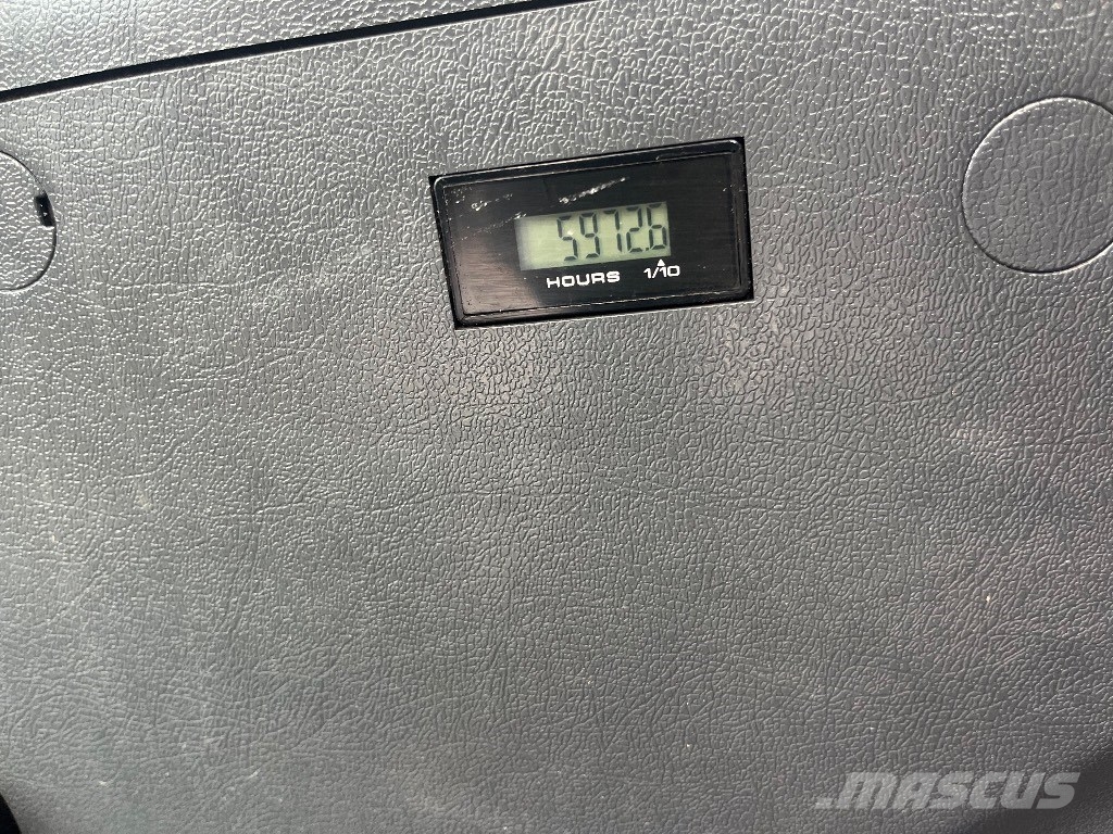 Hyundai HX160L Гусеничні екскаватори