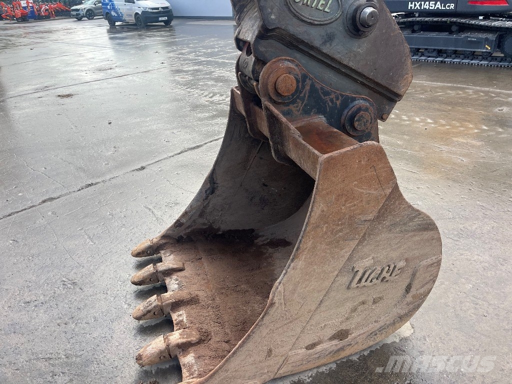 Hyundai HX160L Гусеничні екскаватори