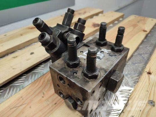 John Deere 6135R (AL205562) hydraulic valve Hydraulika