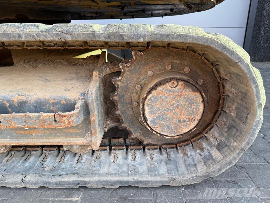 New Holland E80-1ES | A/C 중형굴삭기 7톤-28톤