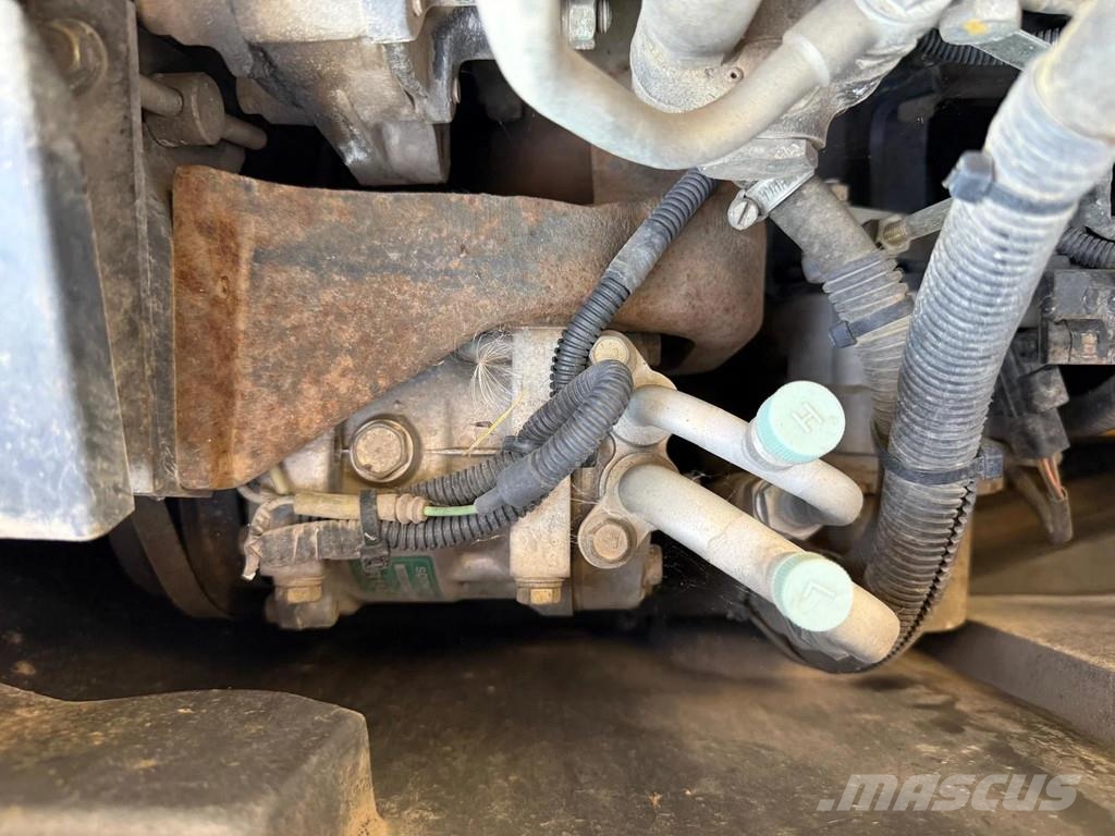 New Holland E80-1ES | A/C 중형굴삭기 7톤-28톤