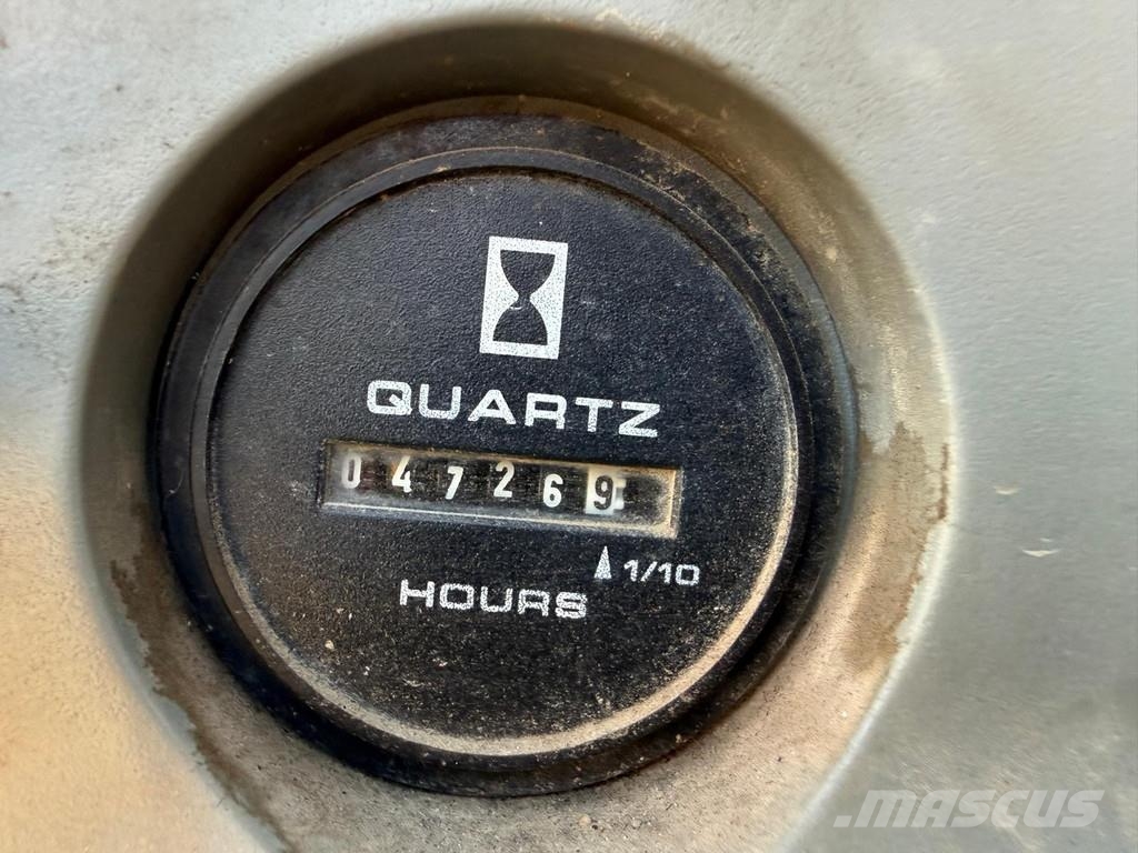 New Holland E80-1ES | A/C 중형굴삭기 7톤-28톤