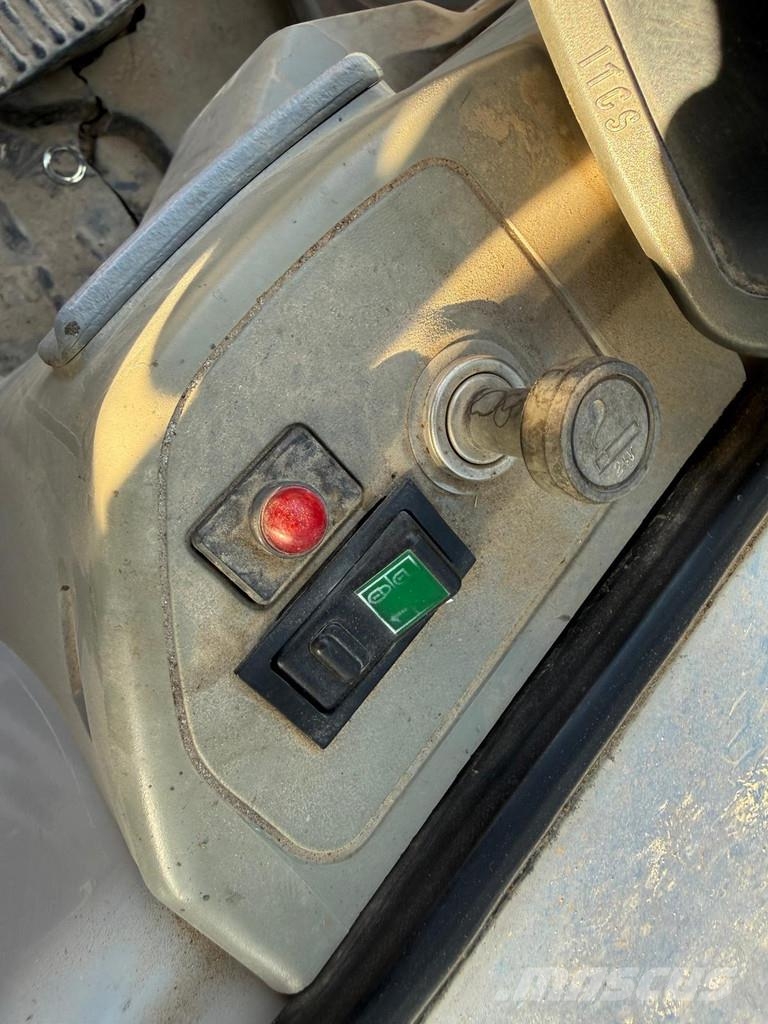 New Holland E80-1ES | A/C 중형굴삭기 7톤-28톤